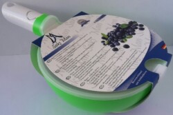 Plastic Berry Bowl/Colander 2in1 green