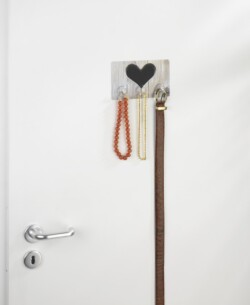 Static-Loc 3-Hook Strip   Heart